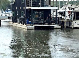 216 Saint Peters Dr #344, Douglas, MI 49406