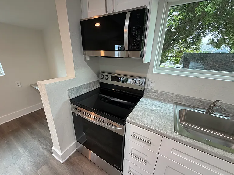 530 35th Ave N #3 — Photo 8