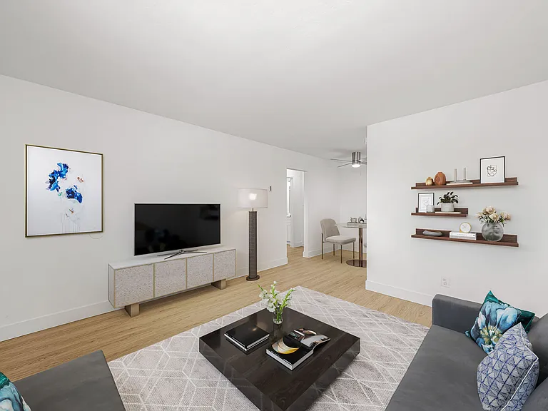 Granada Terrace Apartments — Photo 5