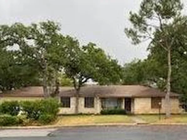 505 Waldrip St, Fredericksburg, TX 78624
