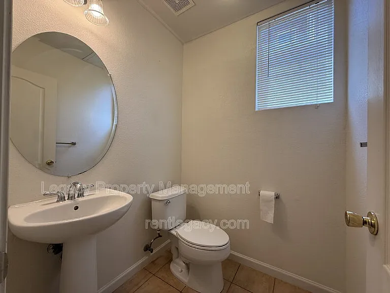 1552 Bailey Dr — Photo 8