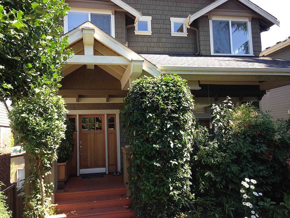 2nd image of 6004 36th Ave NE