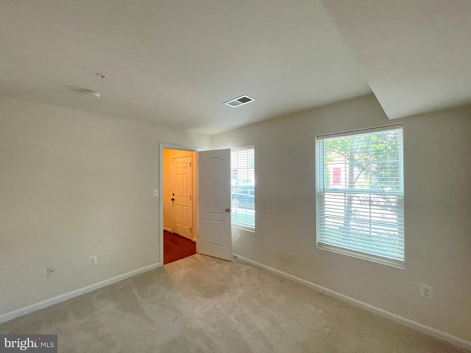 4 bed, 2.5 bath, 1680 sqft, $2,995 — Photo 2