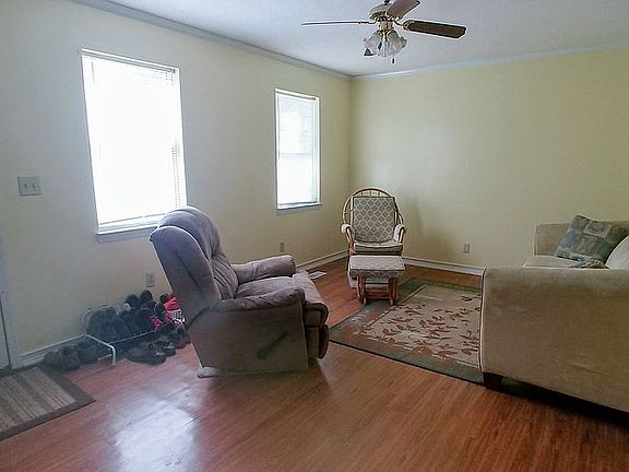 Main level Living room 