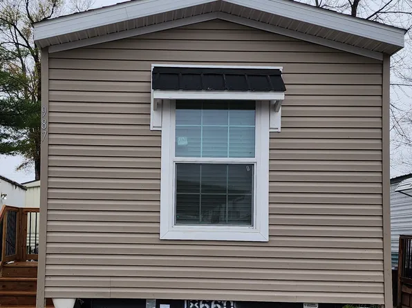 987 Candace Ln, Madison Heights, MI 48071