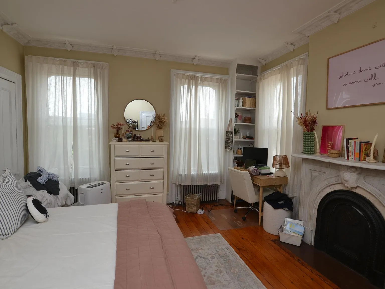 Midtown Garden Street 2 Bedroom plus Den — Photo 4