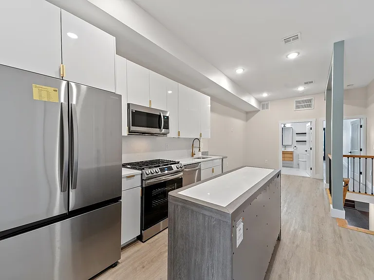234 Webster Ave #1L — Photo 1