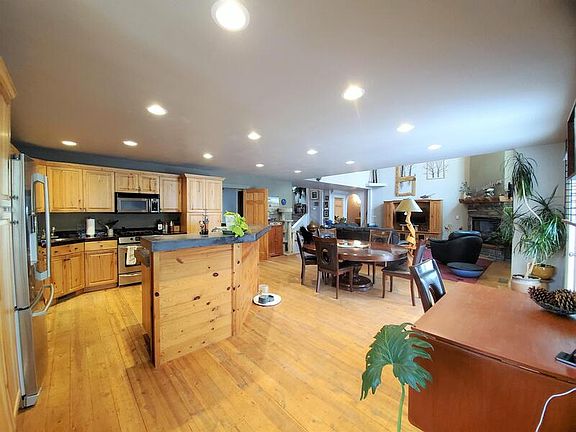 2nd image of 14 E Alexa Ct