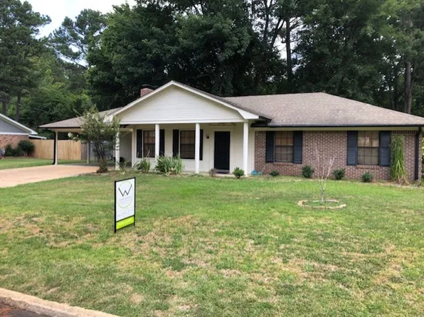 2202 Holly Hill Dr, Tupelo, MS 38801