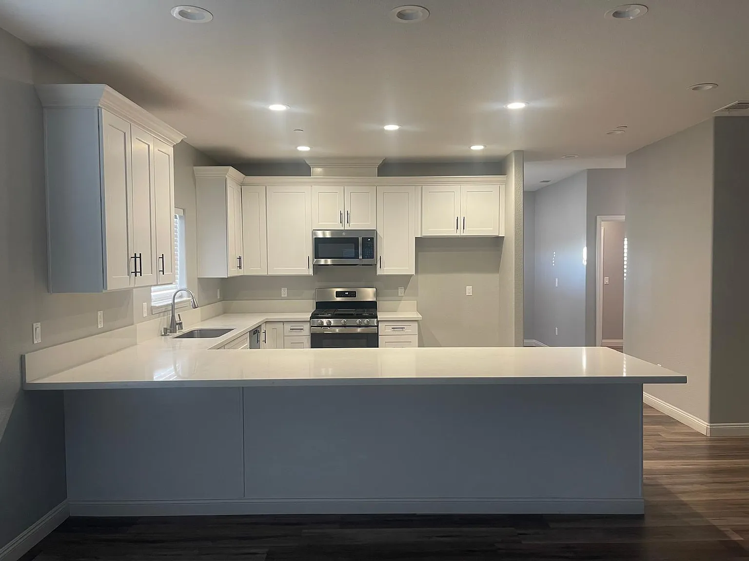3 bed, 2.5 bath, 2054 sqft, $2,850 — Photo 2