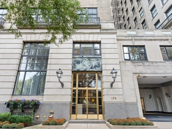 179 E Lake Shore Dr #202, Chicago, IL 60611