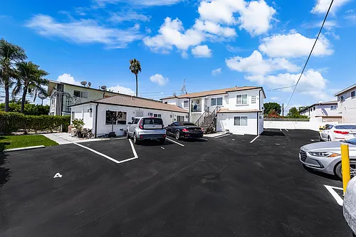 5907 Cahuenga Blvd #2 Photo 1 5907 Cahuenga Blvd #2 Photo 1