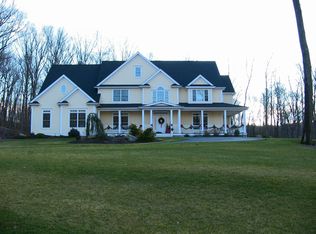 6 Bramble Trl, Newtown, CT 06470