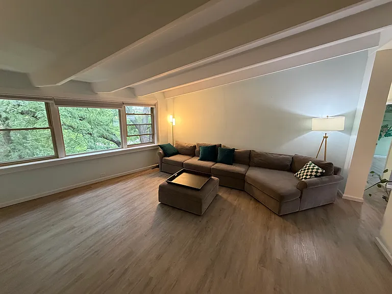 2148 W Rosemont Ave #4A — Photo 1