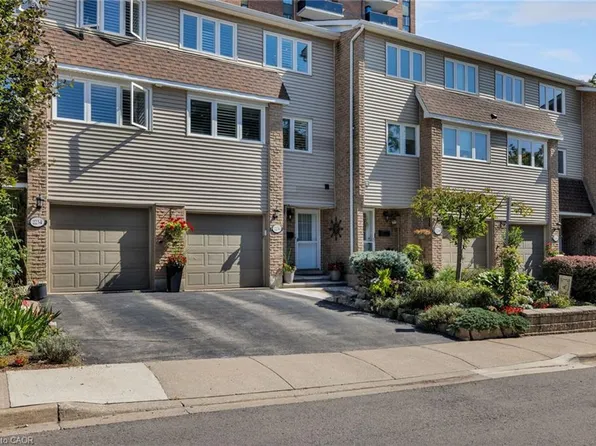2236 Marine Dr, Oakville, ON L6L 1C1