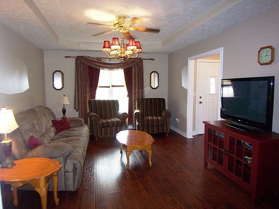 3rd image of 132 Redwood Dr
