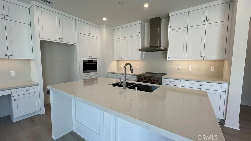 3 bed, 2.5 bath, 1752 sqft, $6,600 — Photo 3