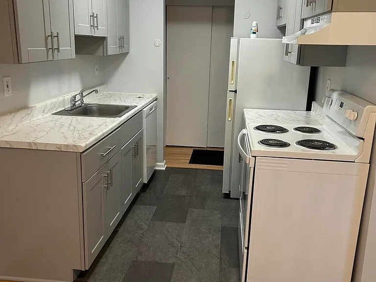 59 Stonehurst Blvd #C — Photo 6