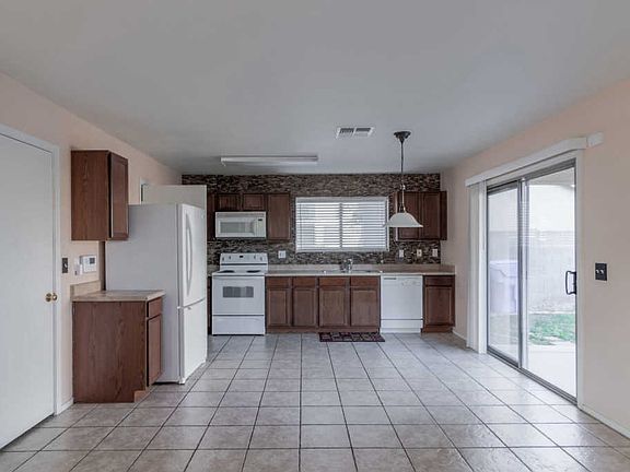 5th image of 1104 E Lowell Ct