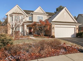 1904 Wyndham Cir, Glenview, IL 60025