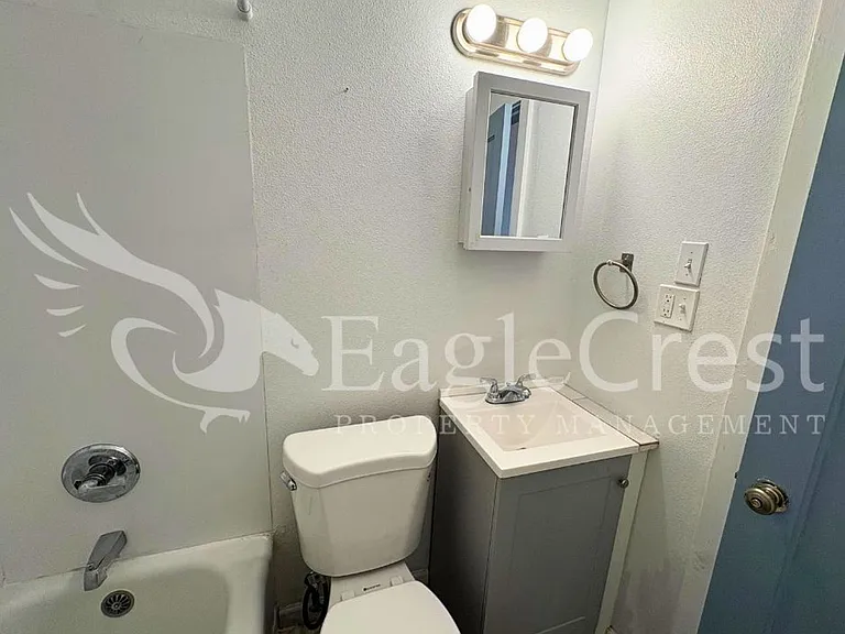 1001 W Chestnut St — Photo 19