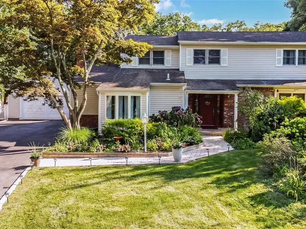 6 Marlon Lane, Hauppauge, NY 11788