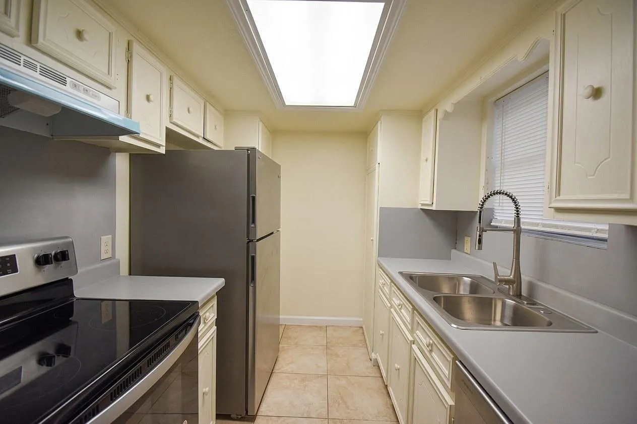 2 bed, 1.5 bath, 1121 sqft, $1,500 — Photo 4