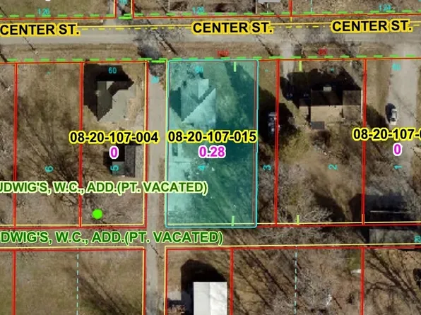 1012 E Center St, Benton, IL 62812