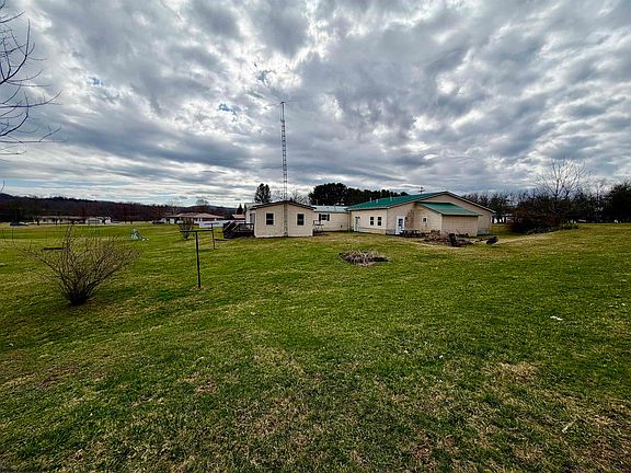 5th image of 484 Sunny Brook Rd