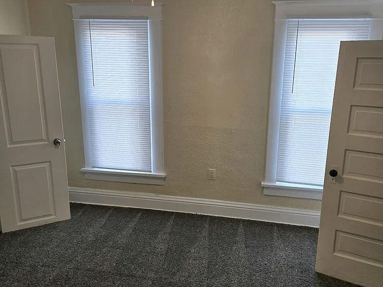 553 Bratnober St — Photo 14