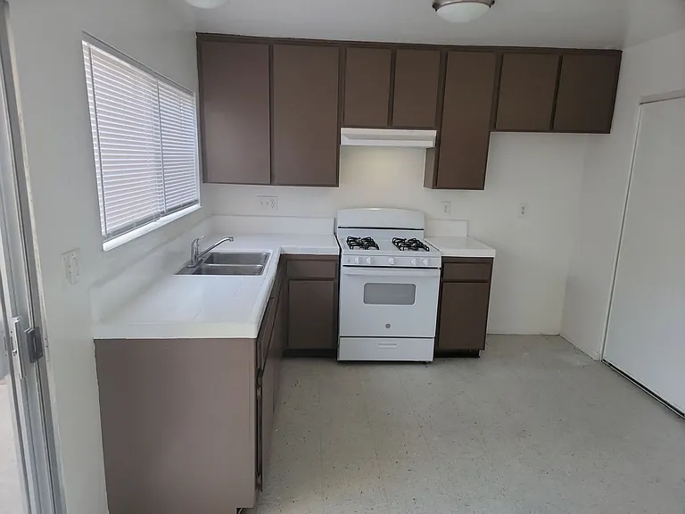 1410B Friedrich Ln — Photo 12