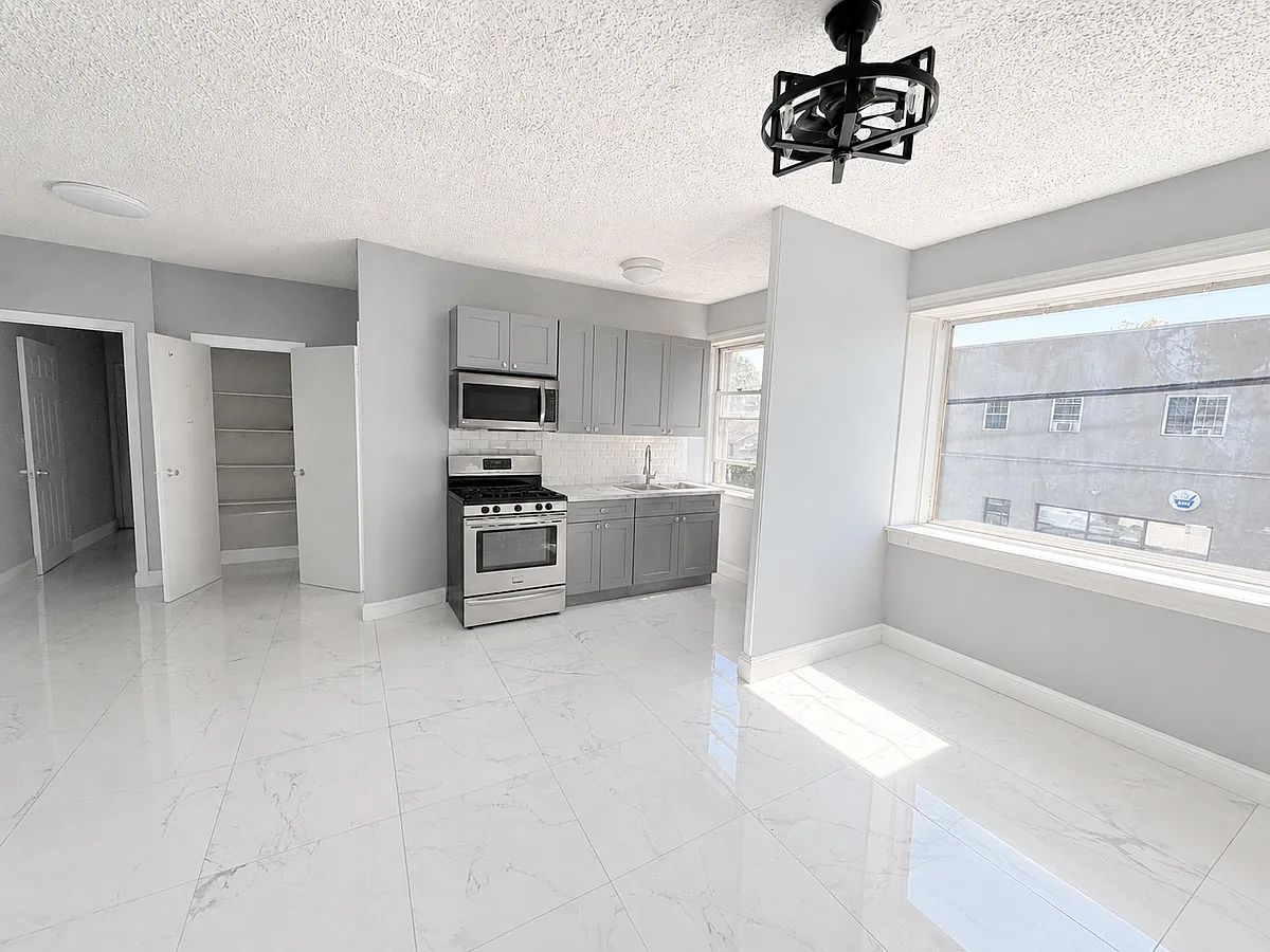 Building Photo - 352 Hempstead Ave #2