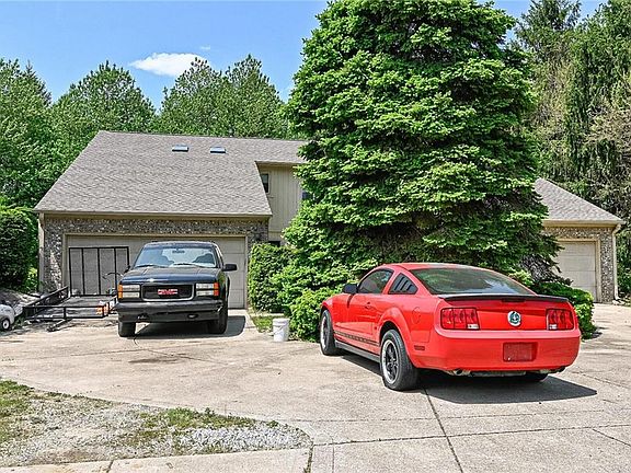 3rd image of 9740 Lake Shore Dr E