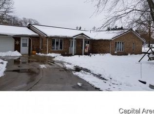 10535 Remington Ln, Carlinville, IL 62626