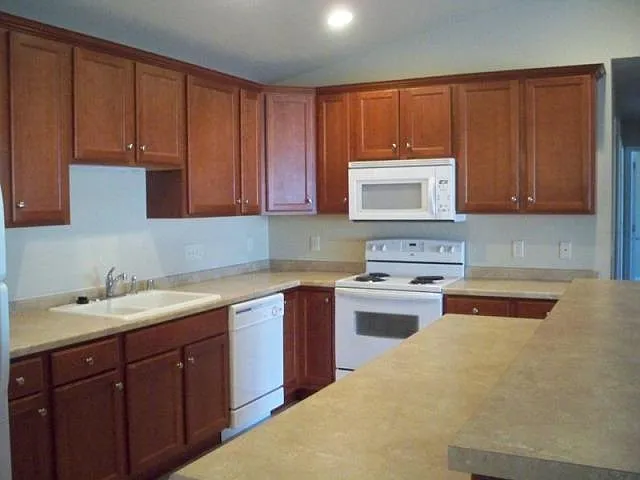 2 bed, 1322 sqft, $1,895 — Photo 3