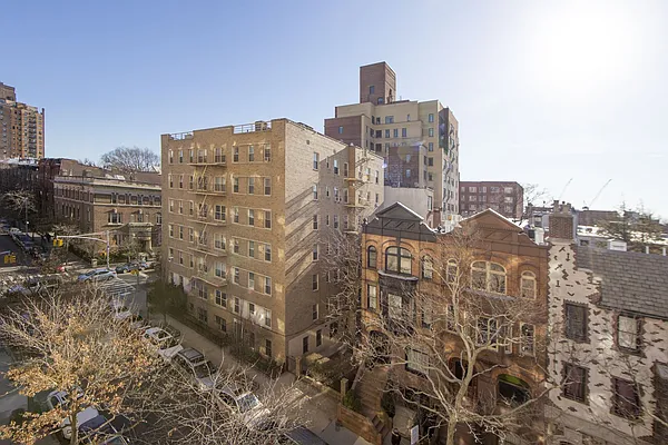 Sold by Compass | media 21