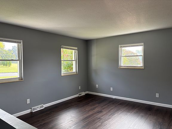 2nd image of 233 Oran Rd