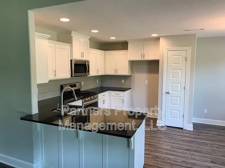 1521 N Dawes St — Photo 2