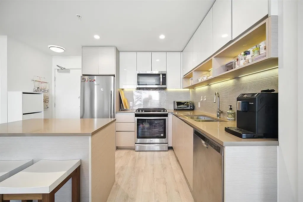 2 bed, 825 sqft, $2,700 — Photo 1