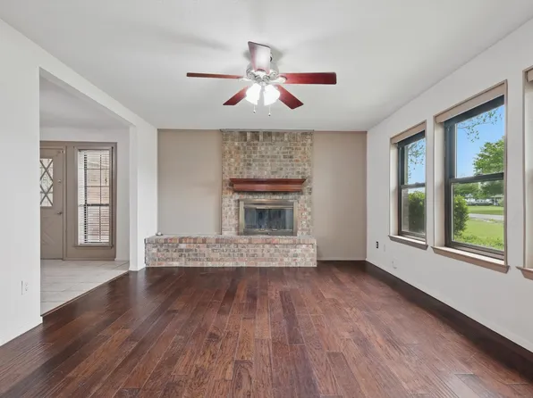 112 Bow Creek Cir, Red Oak, TX 75154
