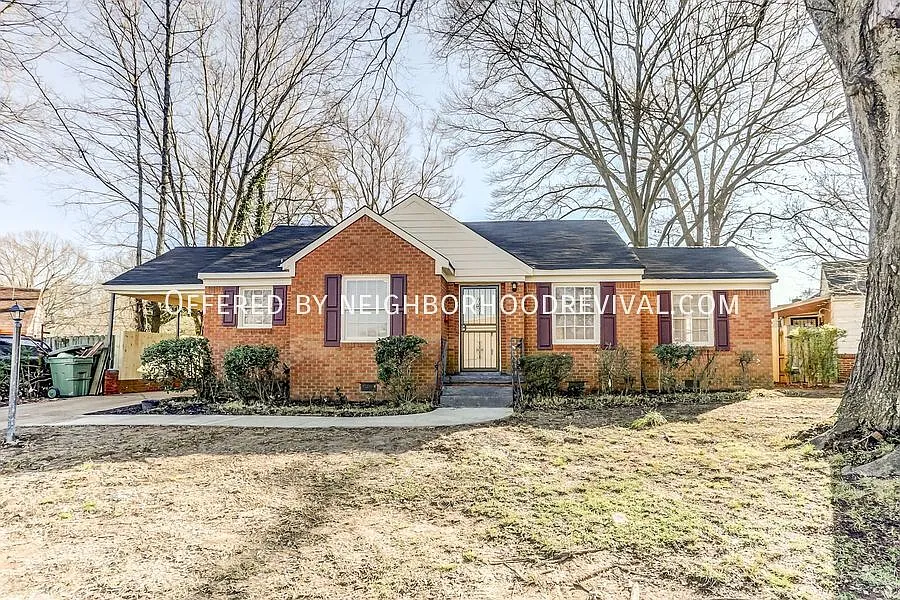 Spacious 3-bedroom home in the University of Memphis area, 2,069 square feet with a bath and a half. — Photo 1