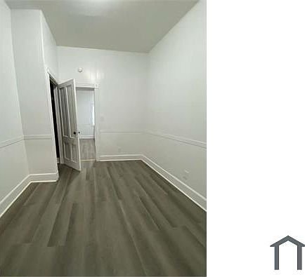 2nd image of 165 Linden St APT 1