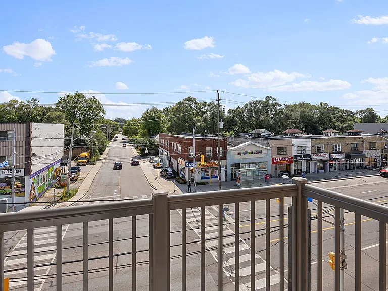 2890 Saint Clair Ave E — Photo 19