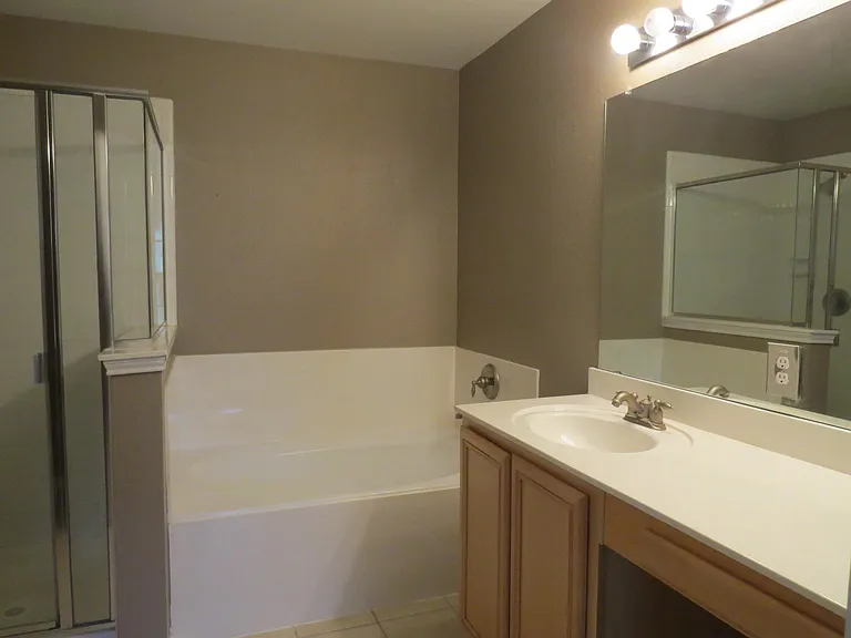 4028 Kyndra Cir — Photo 14