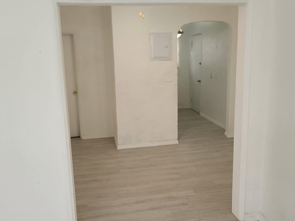 1st image of 1614 Meridian Ave APT 2