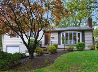 19 Oberlin Dr, Warwick, RI 02886