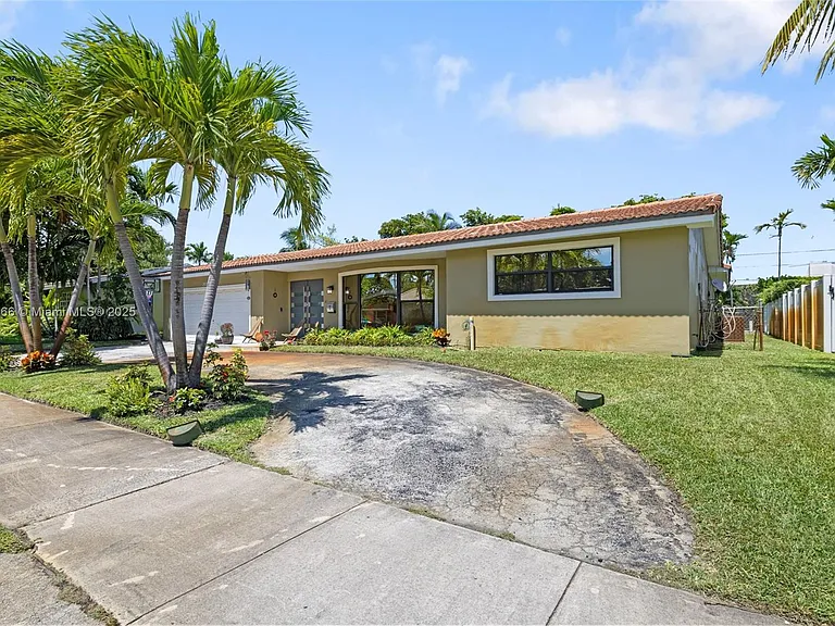 20375 NE 22nd Pl — Photo 3