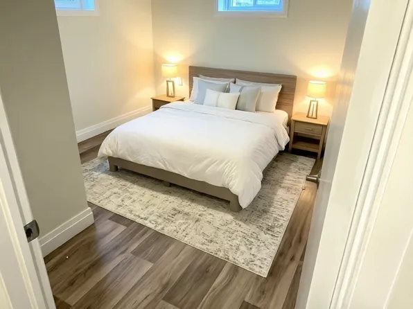 51 Campbell Ave #C, Barrie, ON L4N 2T2