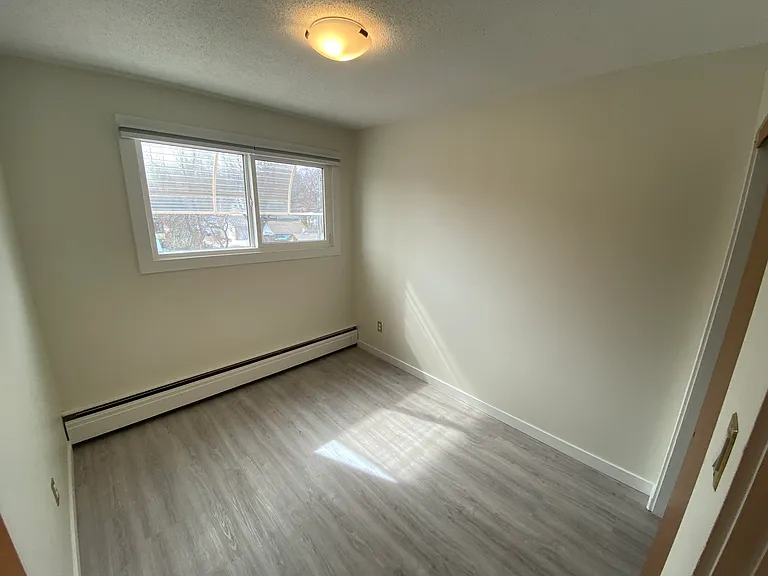514 12th St E #11 — Photo 5