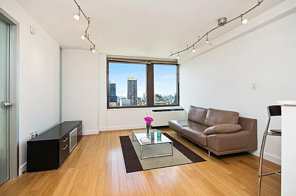 Rented by Keller Williams NYC | media 25